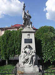 This World War I memorial was the first public sculpture in Dunakeszi - Dunakeszi, Hongarije