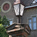 A street light on the flood protection wall at the gateway, in front of the Reformed high school - Hódmezővásárhely, Hongarije