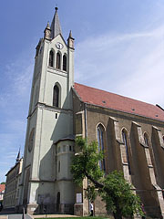 The gothic Downtown Parish Church, former Franciscan church of medieval origin in Keszhely (officially Our Lady of Hungary Parish, in Hungarian "Magyarok Nagyasszonya Plébániatemplom") - Keszthely, Hongarije