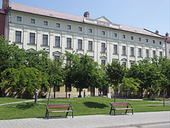 The neoclassical style building of the Damjanich János Museum of Szolnok - Szolnok, Hongarije