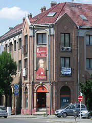 Corner building with shops and apartments - Szolnok, Hongarije