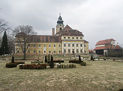 The Town Hall with the Mayor's Office (former Cistercian Abbey building) and the treatre, viewed from the park - Szentgotthárd, Ungari