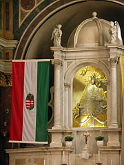 Statue of Virgin Mary on the neo-baroque main altar - Máriagyűd, Ουγγαρία