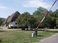 Barrier at the rail crossing and the farmyard from Kispalád - Szentendre, Ουγγαρία