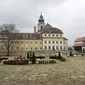 The Town Hall with the Mayor's Office (former Cistercian Abbey building) and the treatre, viewed from the park - Szentgotthárd, Ουγγαρία