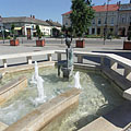 Fountain with a bronze statue of a mermaid - Nagykőrös, هنغاريا