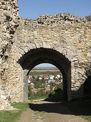 The castle gate from inside - Nógrád, هنغاريا