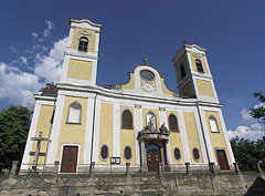 The twin-towered neo-baroque St. Michael church - Dunakeszi, ハンガリー