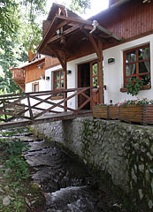 The Csobogó Resturant directly on the stream bank - Szilvásvárad, 헝가리