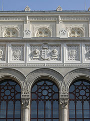 Facade of the Pesti Vigadó Concert Hall (the Hungarian word "Vigadó" means something like the "Place for Merriment") - Будимпешта, Мађарска