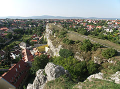 Benedek-hegy, a Várhegy dolomit sziklatömbjének folytatása - Veszprém, Magyarország