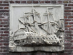 A ship shaped relief on the wall of the "De Haven van Texel" Restaurant - Amsterodam, Nizozemsko