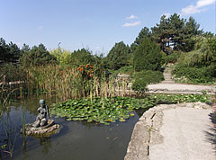 Fishpond in the Japanese Garden, and the statue of a seated female figure in the middle of it - Budapešť, Maďarsko