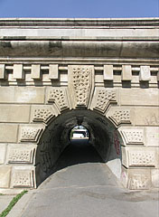 Pedestrian passageway at the Pest-side end of the Chain Bridge ("Lánchíd") - Budapešť, Maďarsko