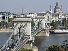 The Széchenyi Chain Bridge ("Lánchíd") over the Danube River, as well as the Gresham Palace and the dome of the St. Stephen's Basilica, viewed from the Buda Castle Hill - Budapešť, Maďarsko