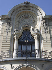 The circular facade ant the terrace of the Stefánia Palace - Budapešť, Maďarsko