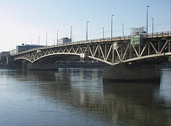 The Petőfi Bridge viewed from the Pest side of the river, from the Boráros Square - Budapešť, Maďarsko