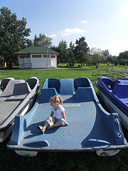 Paddle boats on the shore (and the restrooms building of the beach in the background) - Agárd, Maďarsko