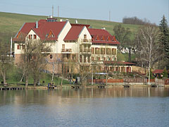 A wellness hotel on the waterfront of the lake - Bánk, Maďarsko