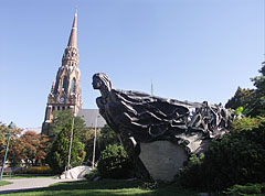 The St. Ladislaus Parish Church and the ship-like "Őshajó" (literally "Ancient ship") sculpture - Budapešť, Maďarsko