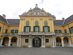 The baroque style Száraz-Rudnyánszky Mansion is a so-called Grassalkovich-type mansion - Budapešť, Maďarsko