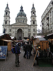 Christmas fair at the St. Stephen's Basilica - Budapešť, Maďarsko