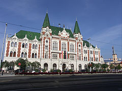 The Town Hall of Újpest, with tram tracks in the foreground - Budapešť, Maďarsko