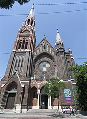 The neo-gothic style Queen of the Rosary Roman Catholic Church ("Rózsafüzér Királynéja templom") - Budapešť, Maďarsko