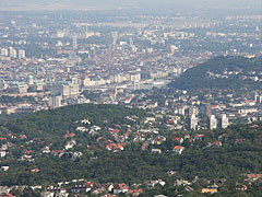 The sight of the Buda Castle, the Elisabeth Bridge and the Gellért Hill from the lookout tower - Budapešť, Maďarsko