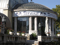 The Gundel Terrace Confectionery in the semi-circular part of the Palm House - Budapešť, Maďarsko