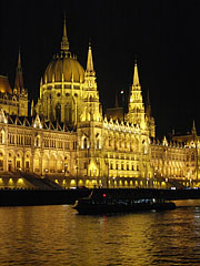 The Hungarian Parliament Building ("Országház") and the Danube River by night - Budapešť, Maďarsko