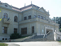 Jászai Mari Theater (also known as "Népház", literally "People's House") - Tatabánya, Maďarsko