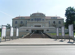 Jászai Mari Theater ("Népház") - Tatabánya, Maďarsko