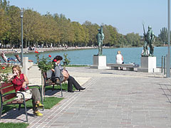 Rose Garden, with the statues of the Fisherman and the Ferryman, by the lake - Balatonfüred, Macaristan