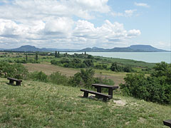 The panorama of the surroundings from the "Szépkilátó" lookout point and rest area - Balatongyörök, Macaristan