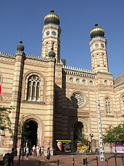 The Dohány Street Synagogue (or Great Synagogue) is the center of Neolog Judaism in Hungary - Budapeşte, Macaristan