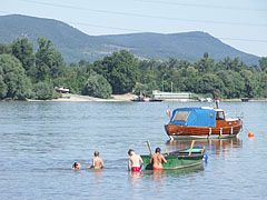 River Danube, Szentendre Island and the green hills of the Visegrád Mountains from Dunakeszi - Dunakeszi, Macaristan