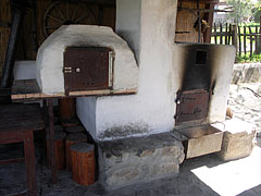 Summer kitchen, an old furnace and bread-maker - Hollókő, Macaristan