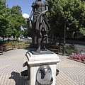 The "Girl with a Pitcher" statue and fountain - Jászberény, Macaristan