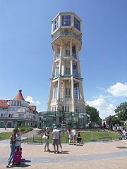 The renewed main square and the Water Tower - Siófok, Macaristan