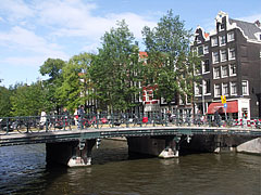 A green bridge with many bicycles, over the Herengracht canal - Amsterdam, Olanda