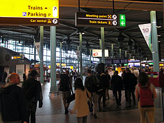 The transit hall of the airport - Amsterdam, Olanda