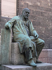 Statue of Ödön Lechner, a Hungarian architect who was designed this building - Budapesta, Ungaria