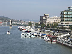 The riverside promenade by the Danube, viewed from the Elisabeth Bridge - Budapesta, Ungaria