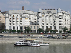 The Art Nouveau (secession) style "Palatinus" apartment buildings on the Danube bank at Újlipótváros neighborhood - Budapesta, Ungaria