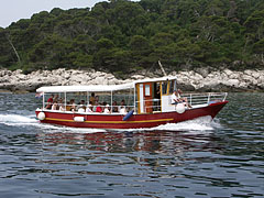 A small excursion boat at the island - Dubrovnik, Croația