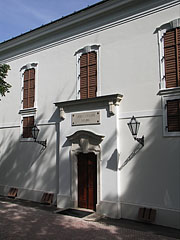 The nicely restored Rudolf Wing of the palace, viewed from the park - Gödöllő, Ungaria