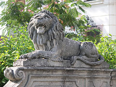 Stone lion sculpture at the main entrance - Gödöllő, Ungaria