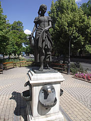 The "Girl with a Pitcher" statue and fountain - Jászberény, Ungaria