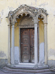 The door of the Priory Church or Convent Church of Our Lady ("Miasszonyunk-zárdatemlom") - Pécs, Ungaria